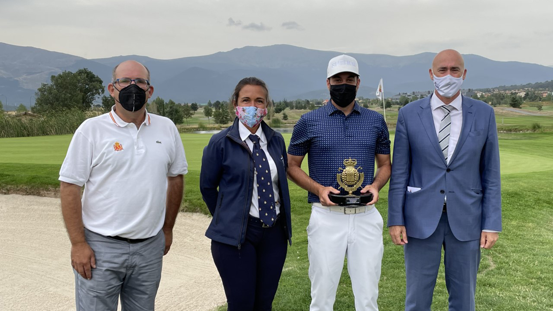 El ganador, junto a Begoña Zamorano, Oscar Moral Gonzalo Ruiz./ LA FAISANERA