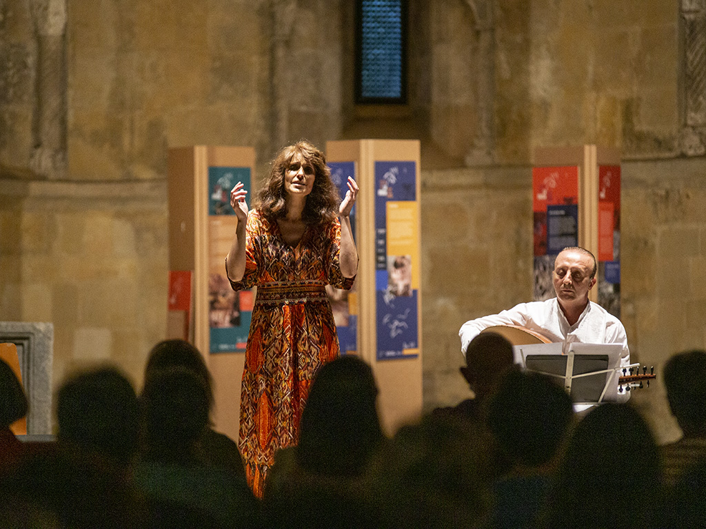 Un momento de la actuación de Linda Al Ahmed en San Juan de los Caballeros. / NEREA LLORENTE