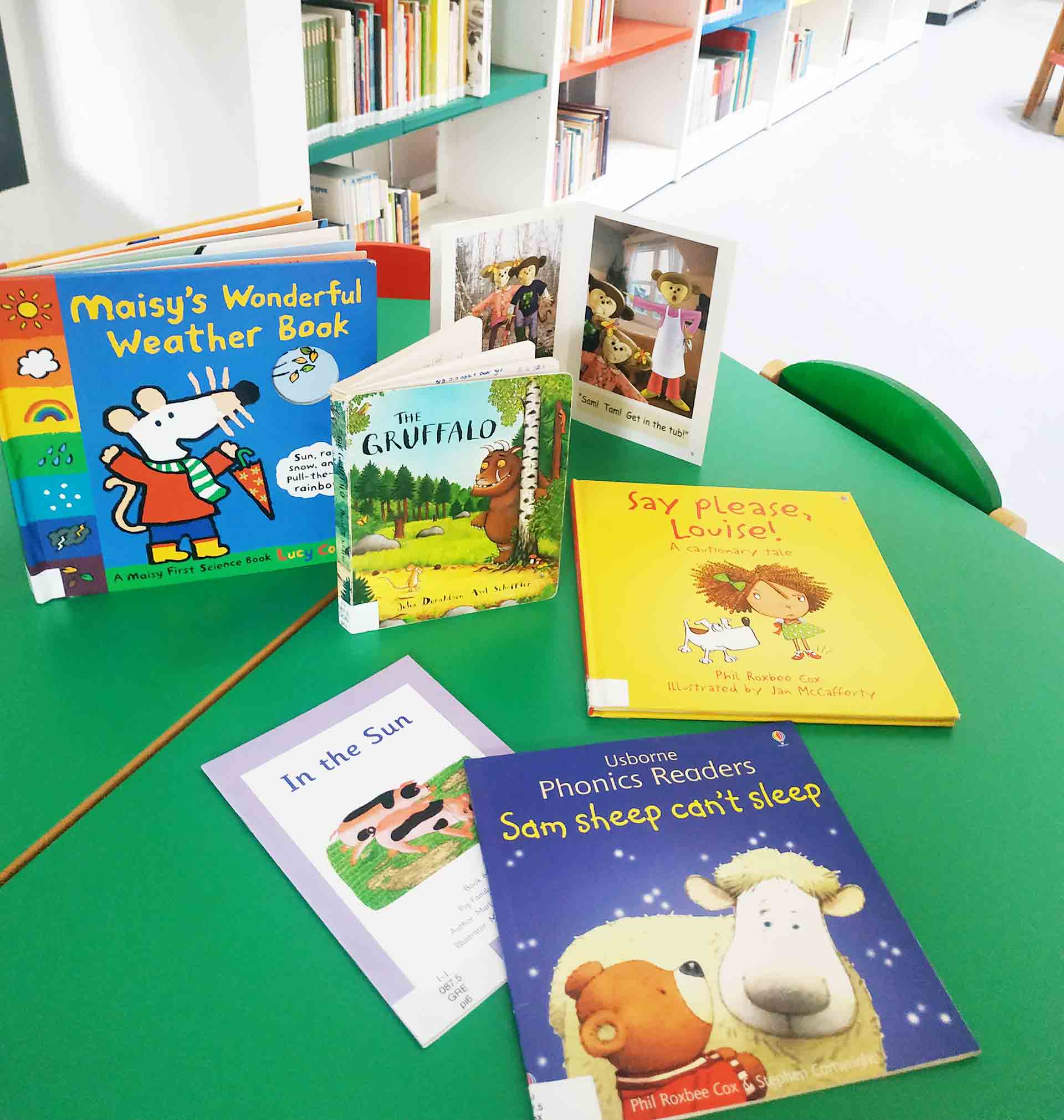 Recursos educativos en inglés disponibles en la biblioteca del Campus.