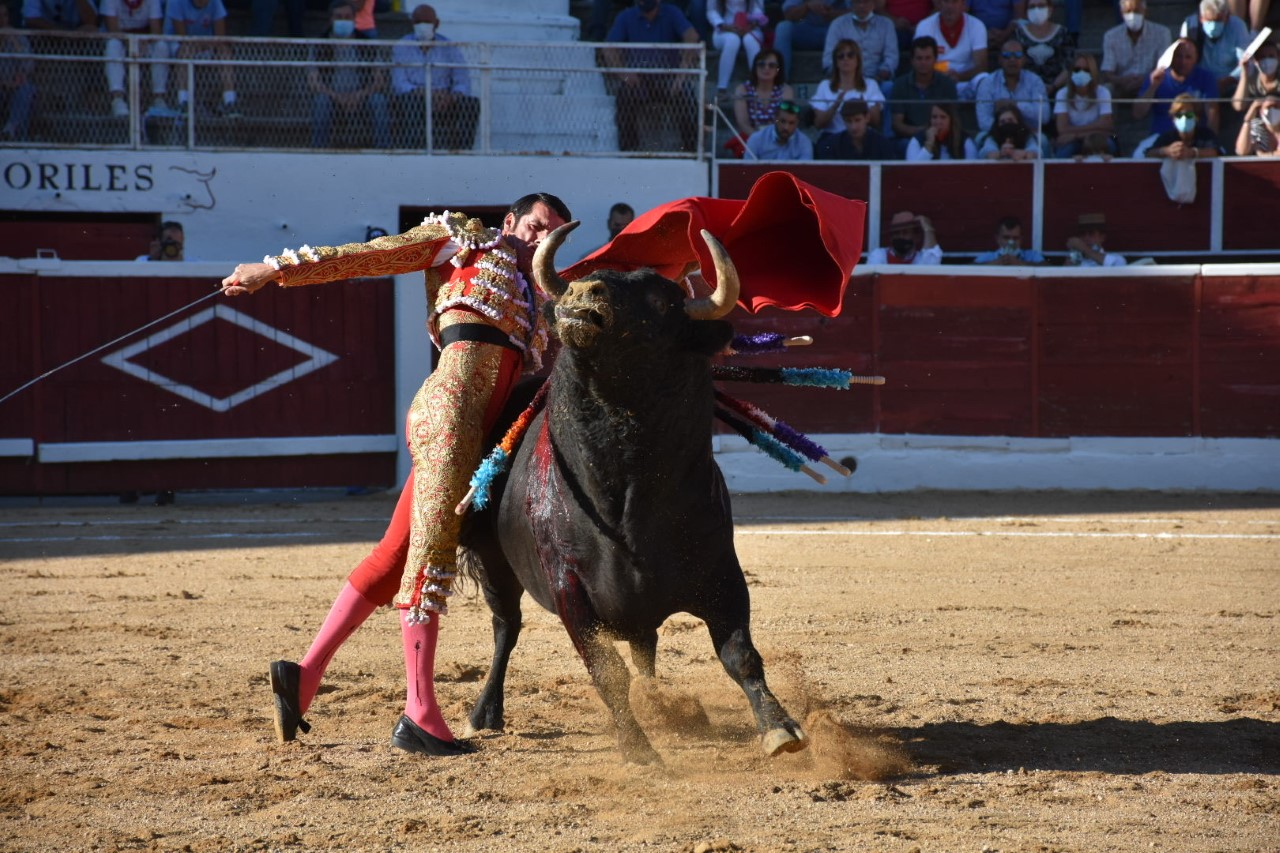 Pase de pecho de Emilio de Justo. / A.M