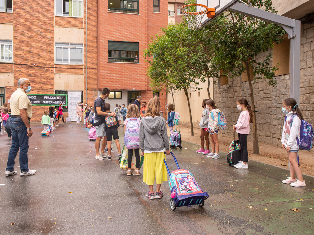 El objetivo principal de los centros educativos es mantener la presencialidad en todas las etapas, con prioridad para los estudiantes de menor edad. / NEREA LLORENTE