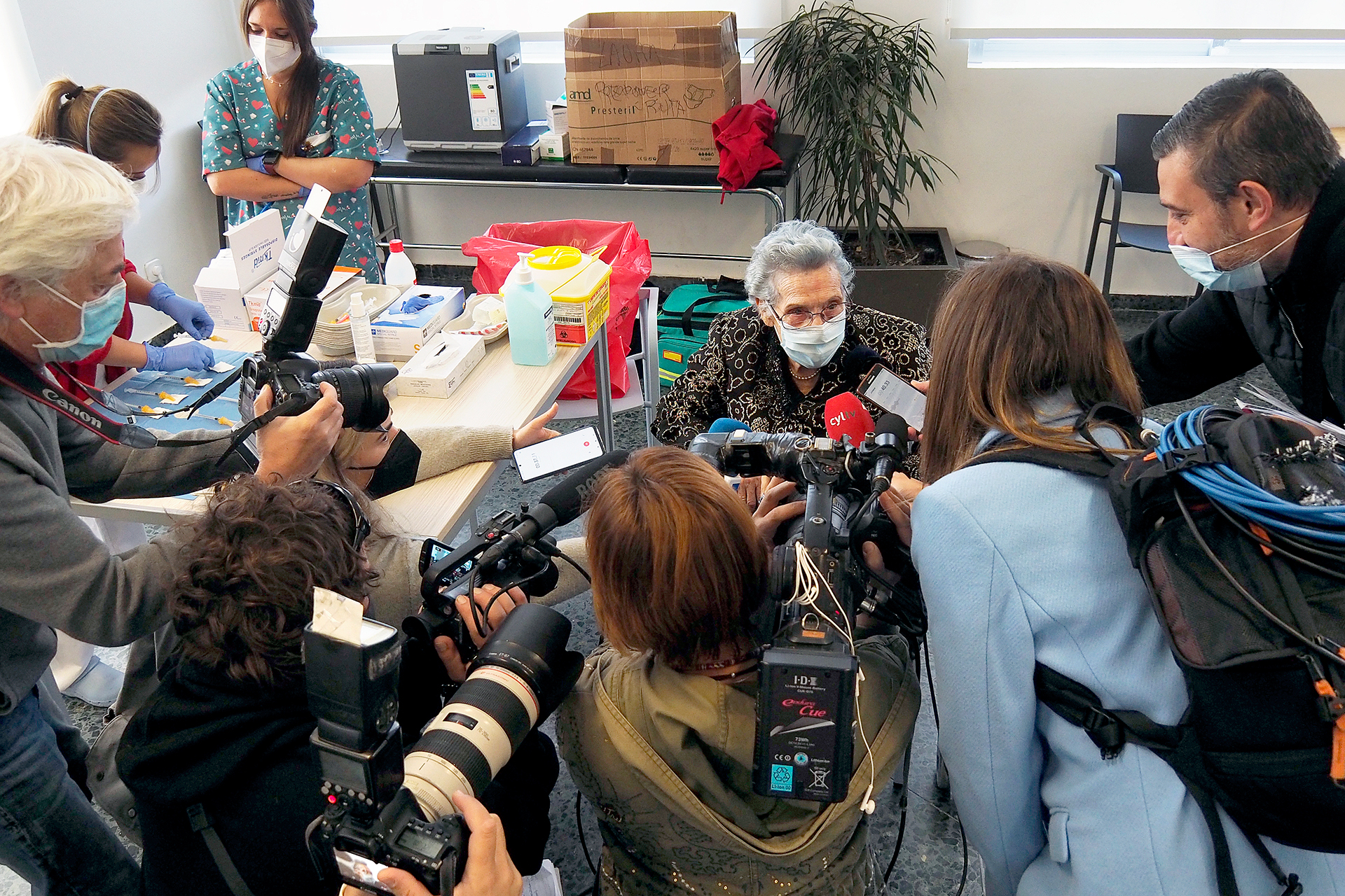 Vacunacion Tercera Dosis Residencia Mixta Coronavirus KAM0721