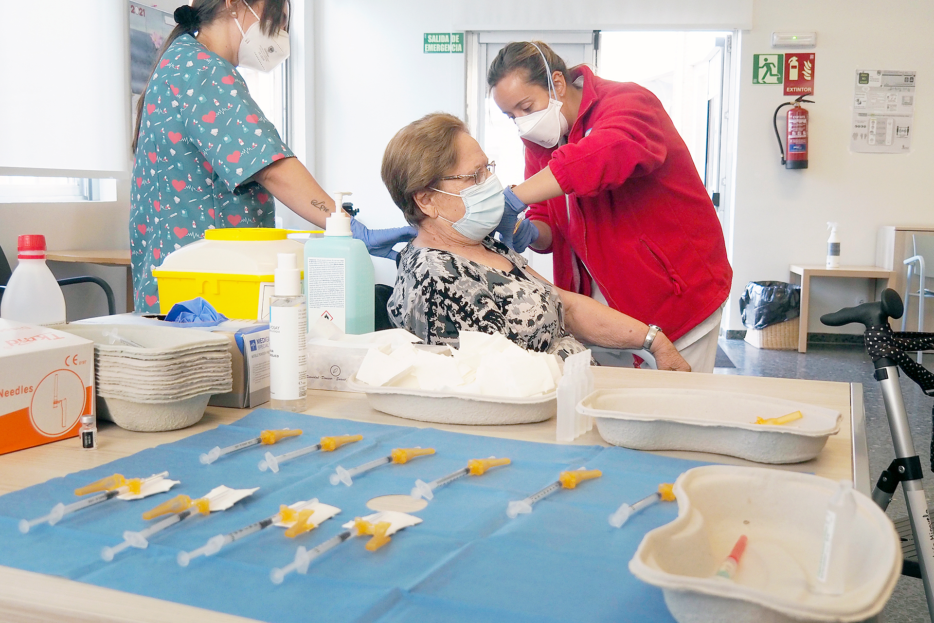 Vacunacion Tercera Dosis Residencia Mixta Coronavirus KAM0751