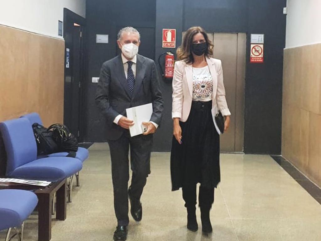 andres ortega fes ana carlota amigo