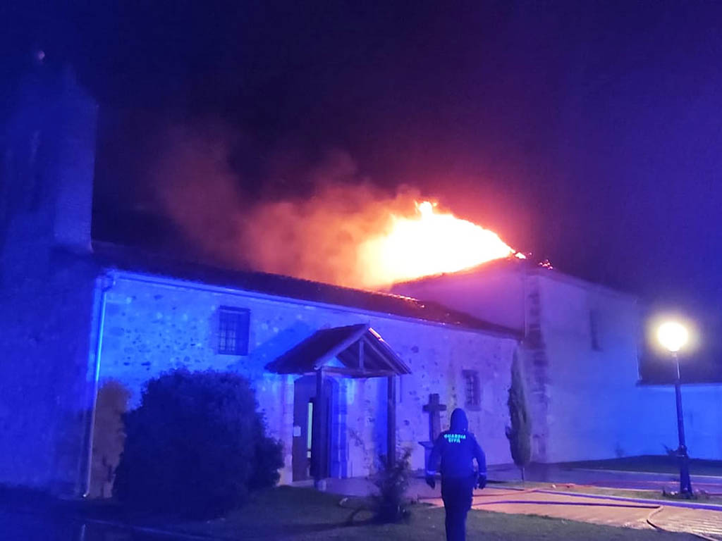 tejado iglesia otonos de benjumea incendio tormenta