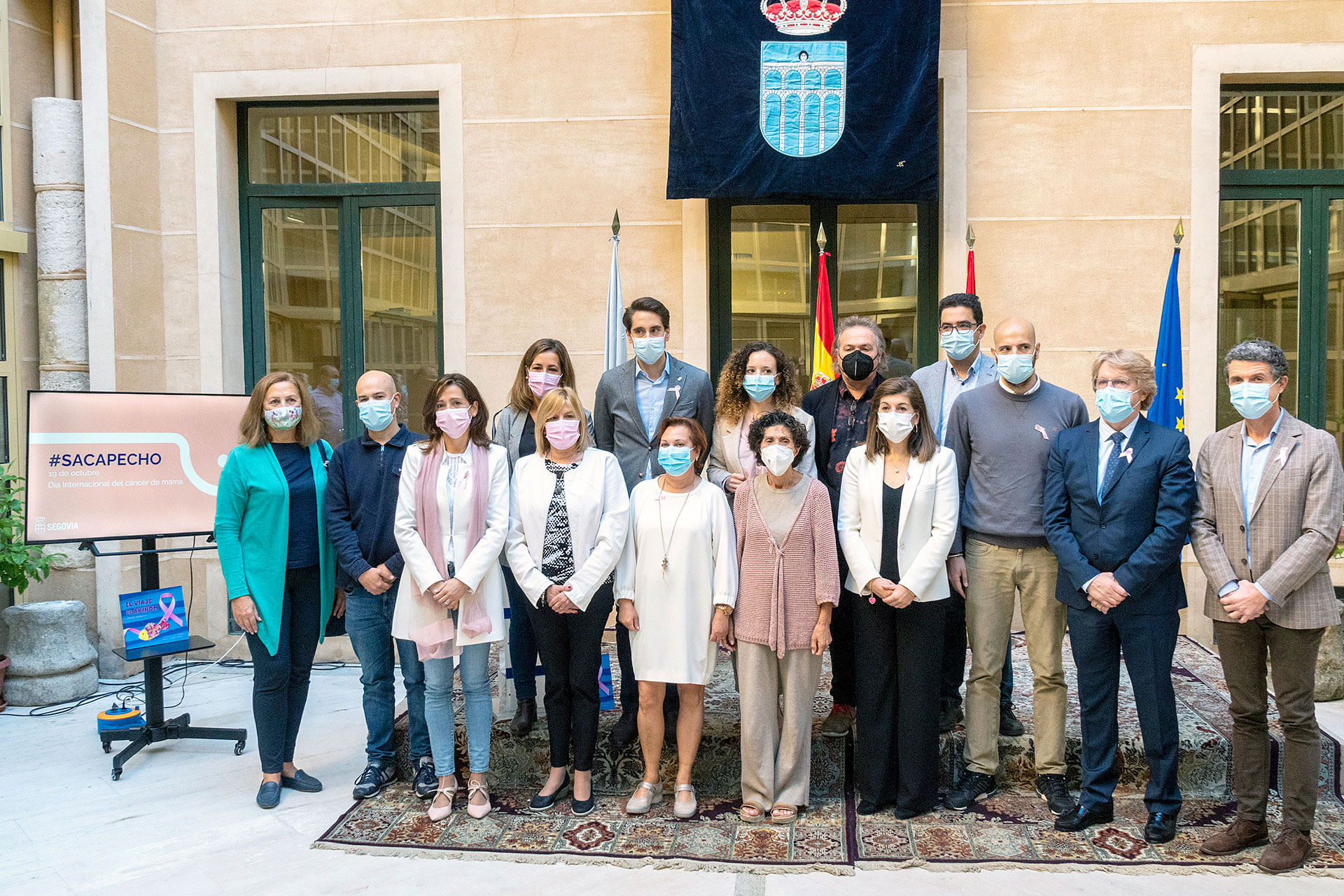 AECC Dia Cancer Mama Ayuntamiento KAM5415