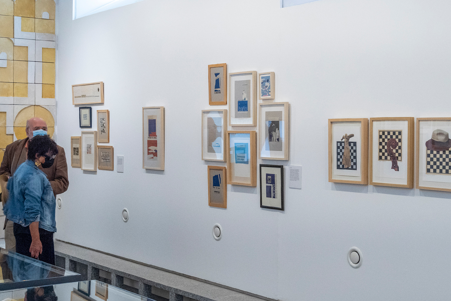 La particular visión de la poesía del escritor Tomás Salvador González está disponible en la Casa de la Lectura de Segovia desde el pasado mes de septiembre. / KAMARERO