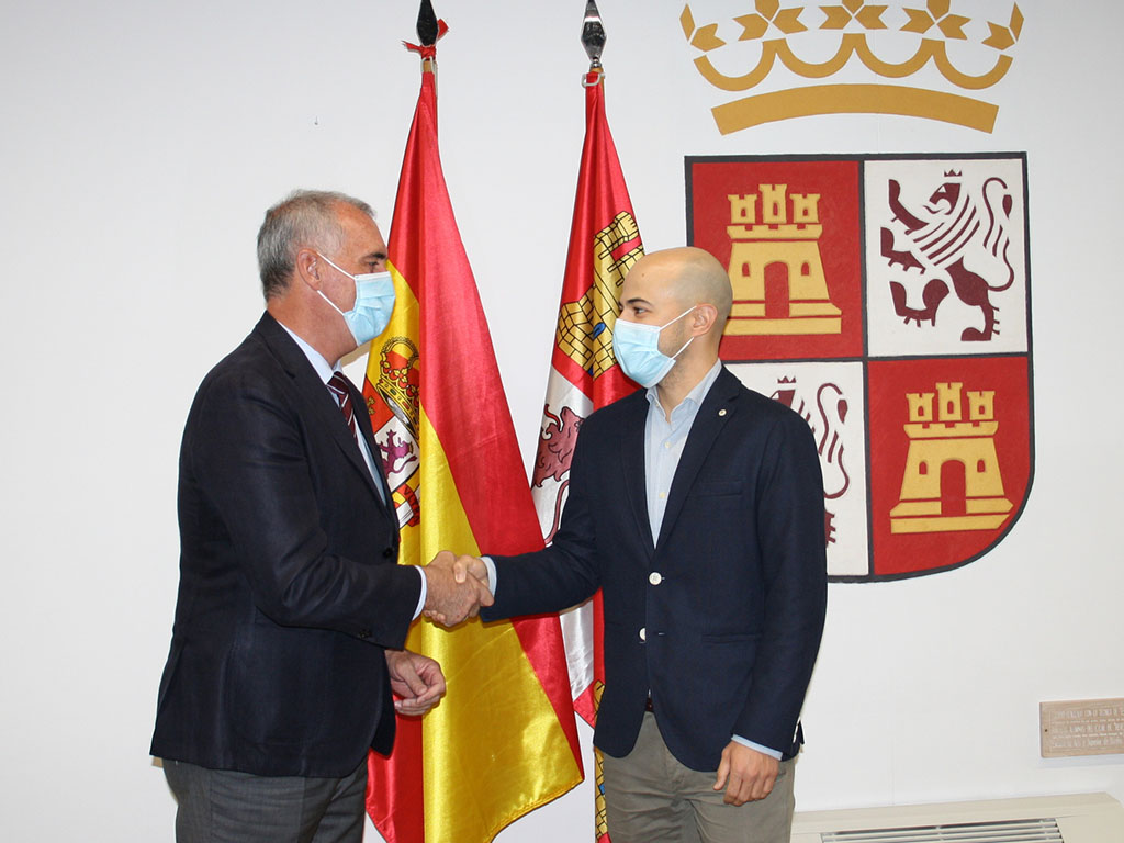 El delegado territorial saluda al nuevo codirector del PN de Guadarrama