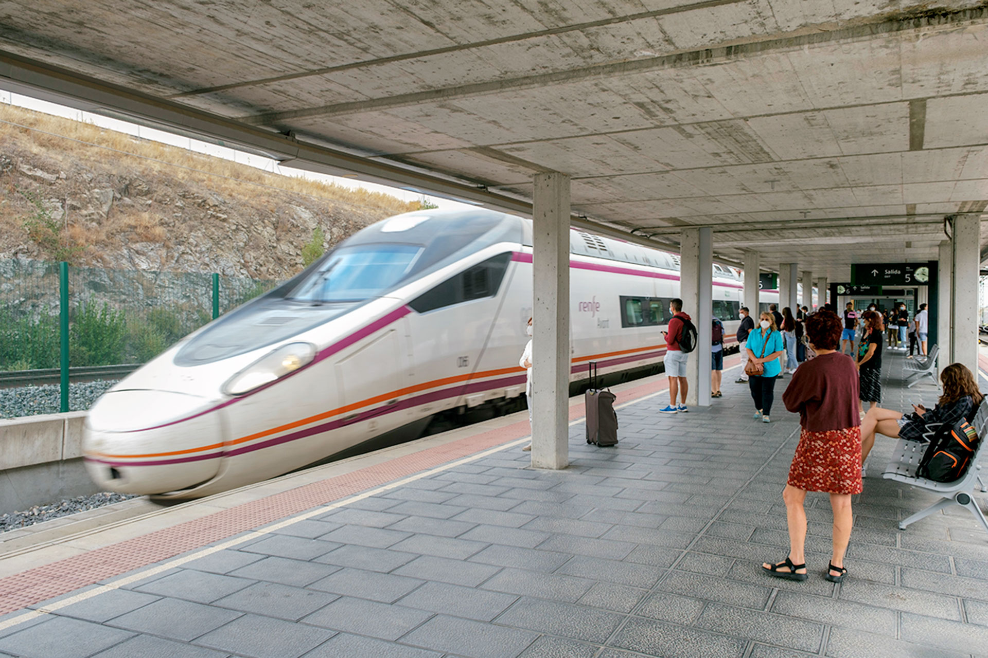 Estacion AVE Guiomar Tren Avant KAM1198