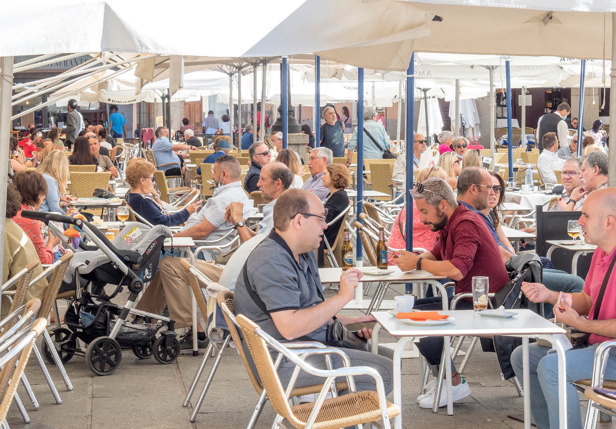 El montaje de las terrazas de la hostelería se podrá seguir realizando a partir de las 8:30 horas. / KAMARERO