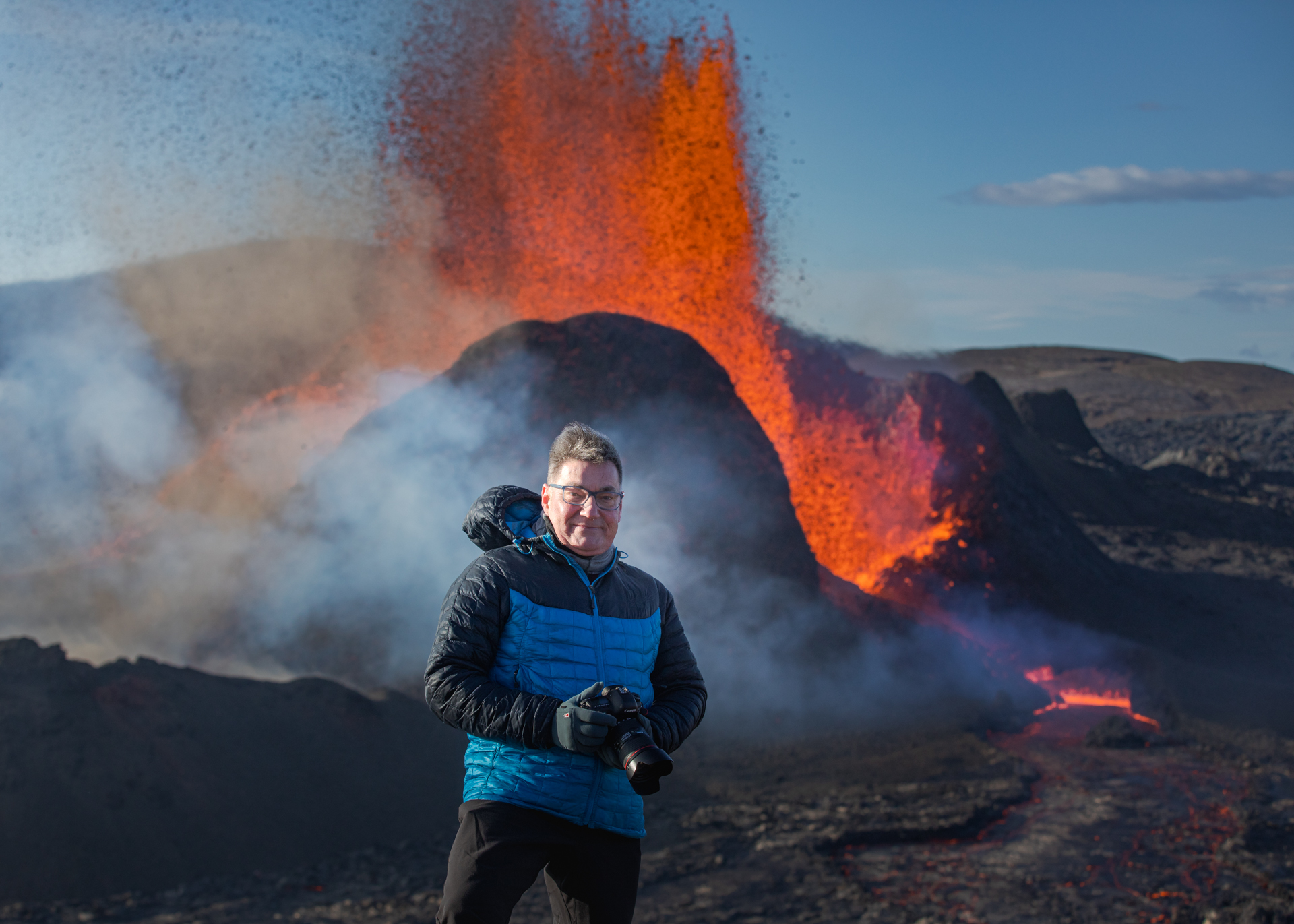 eduardo marcos en volcán de Islandia mayo 2021