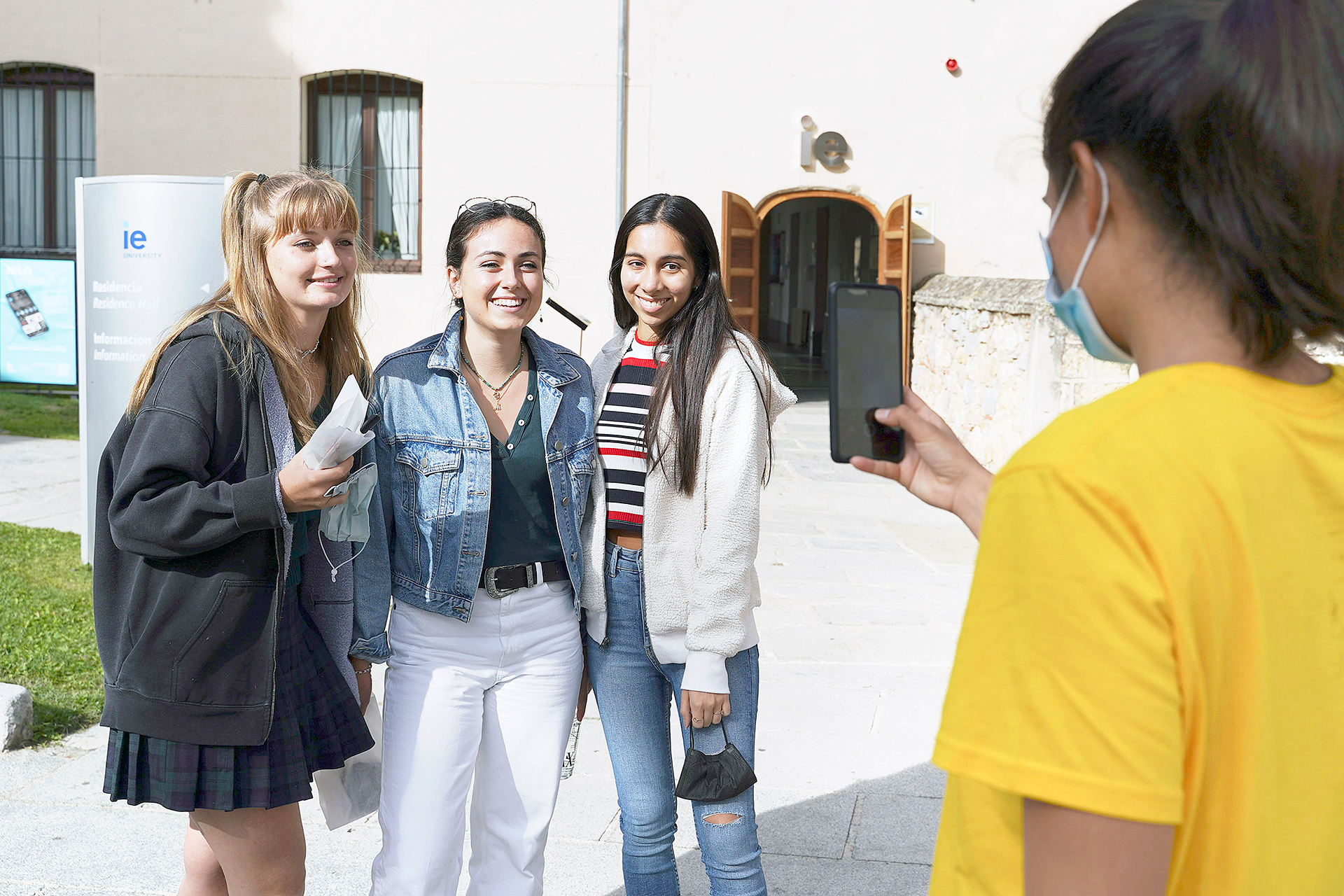 ie university Cazadores Sonrisas 12