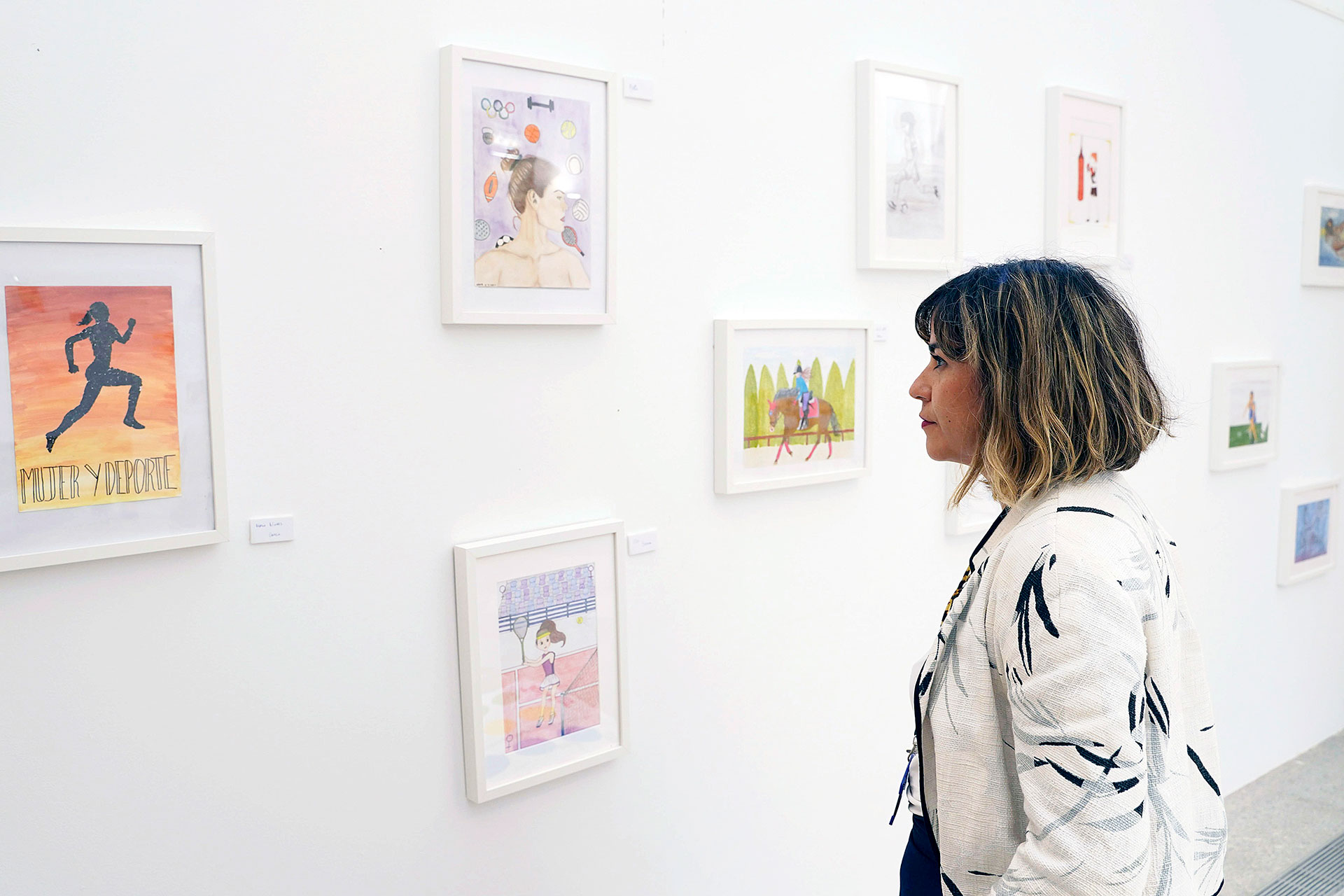 ie university expo mujer deporte dibujos escolares RAS03820