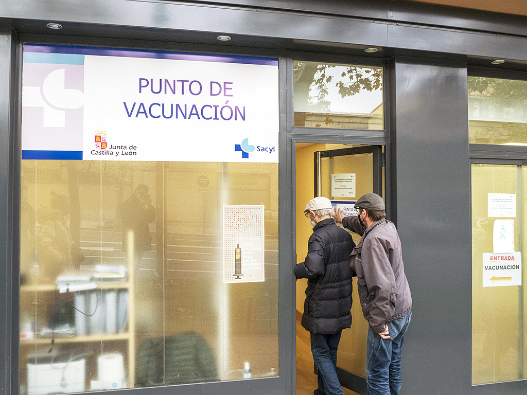 20211103 Vacunacion Centro COVID Tercera Dosis KAM8693