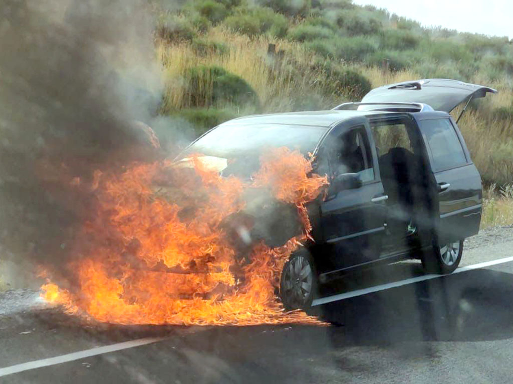 El incendio de Navalacruz se descontroló por los 14 minutos que tardó en llegar el helicóptero 1 22 2 WEB 1