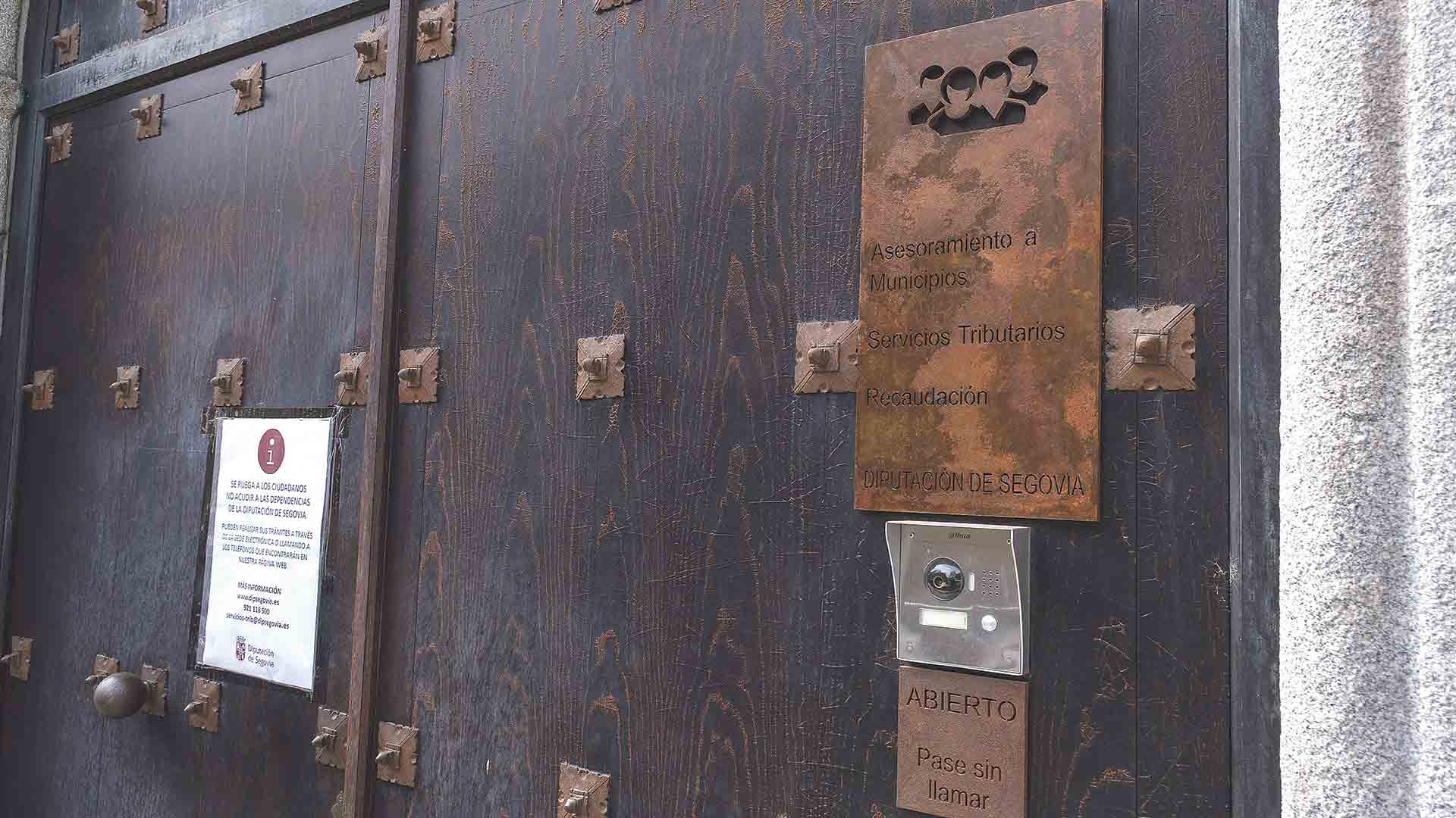 Portada del Palacio de las Monas, sede del Servicio de Recaudación de la Diputación de Segovia. / Kamarero