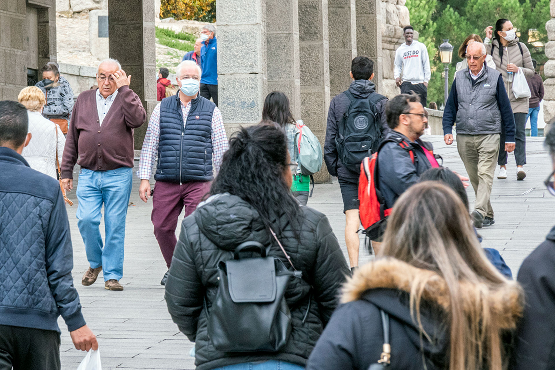 Calle Gente Mascarillas Coronavirus KAM6352
