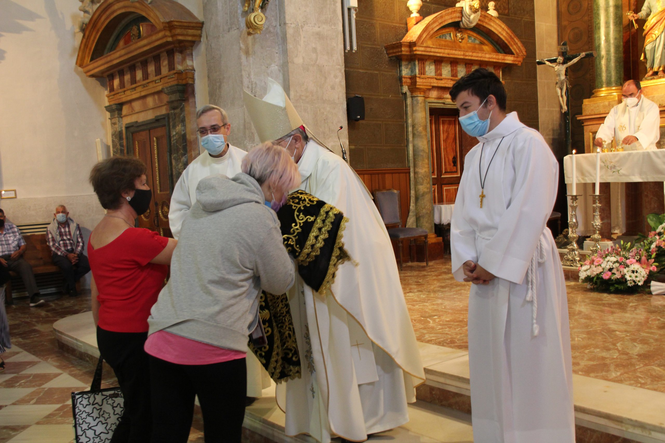 Ofrenda del manto el día de El Henar