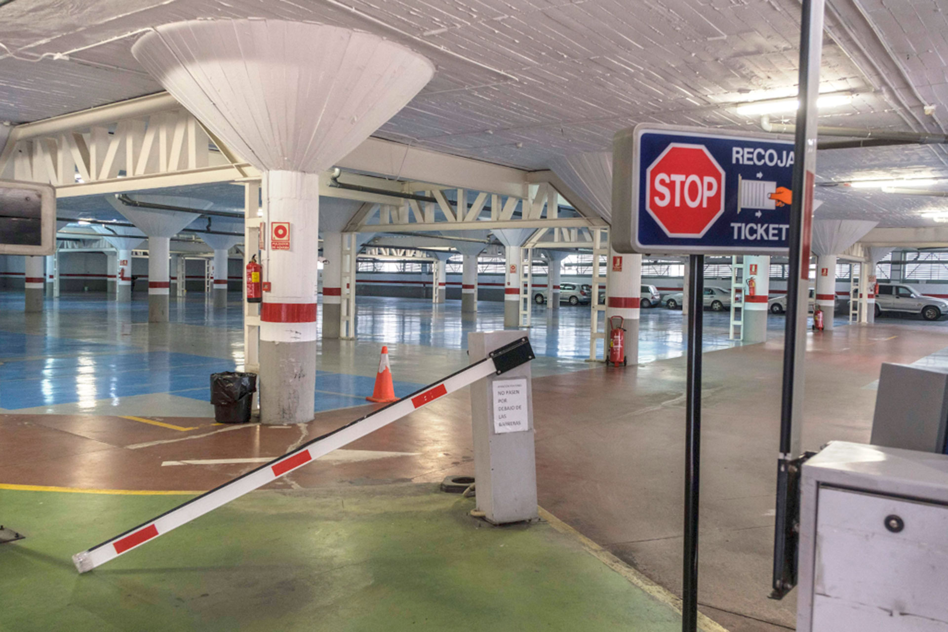 Parking Ezequiel Gonzalez Cerrado KAM1595