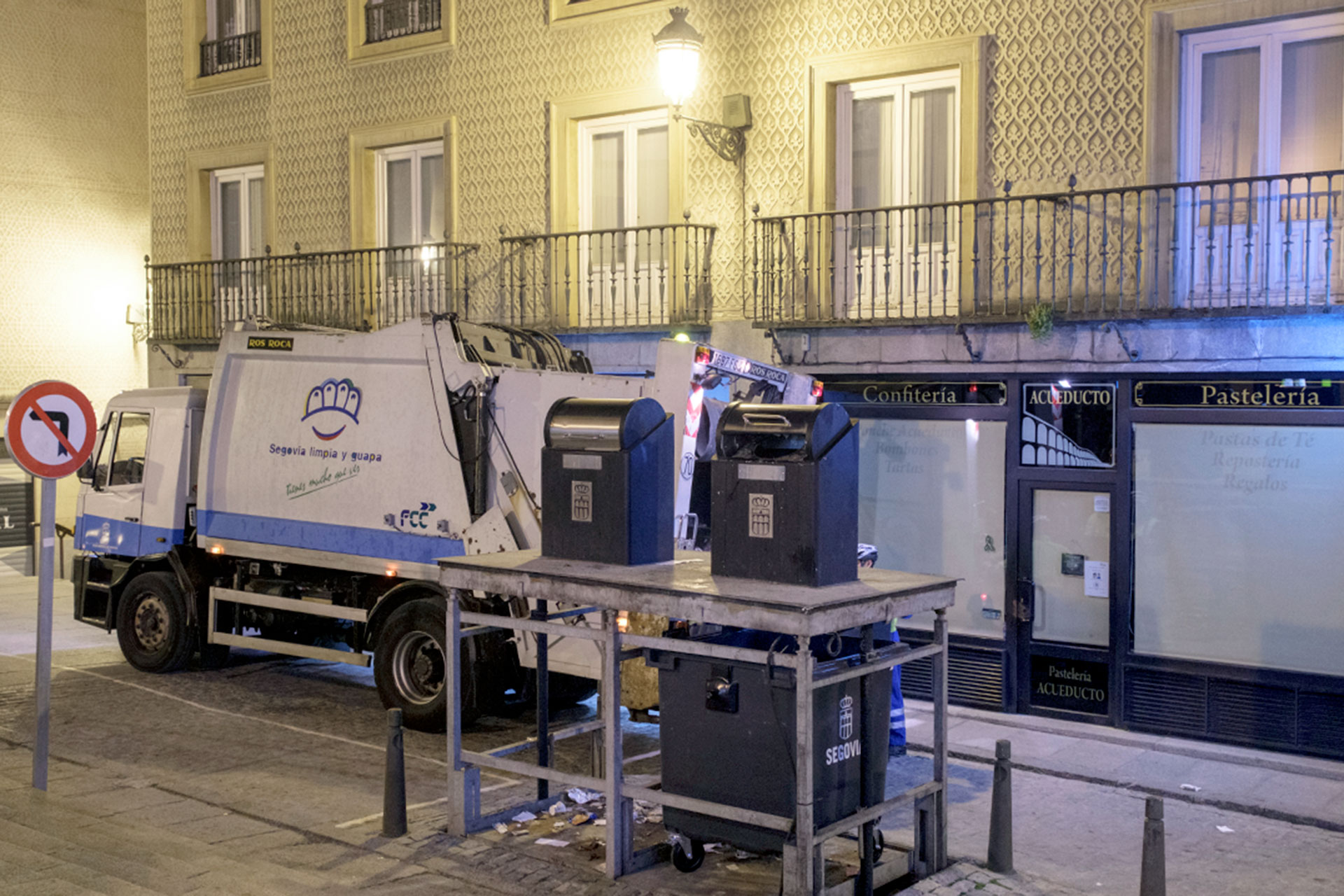 Trabajadores Basuras FCC Contenedores Soterrados KAM8336