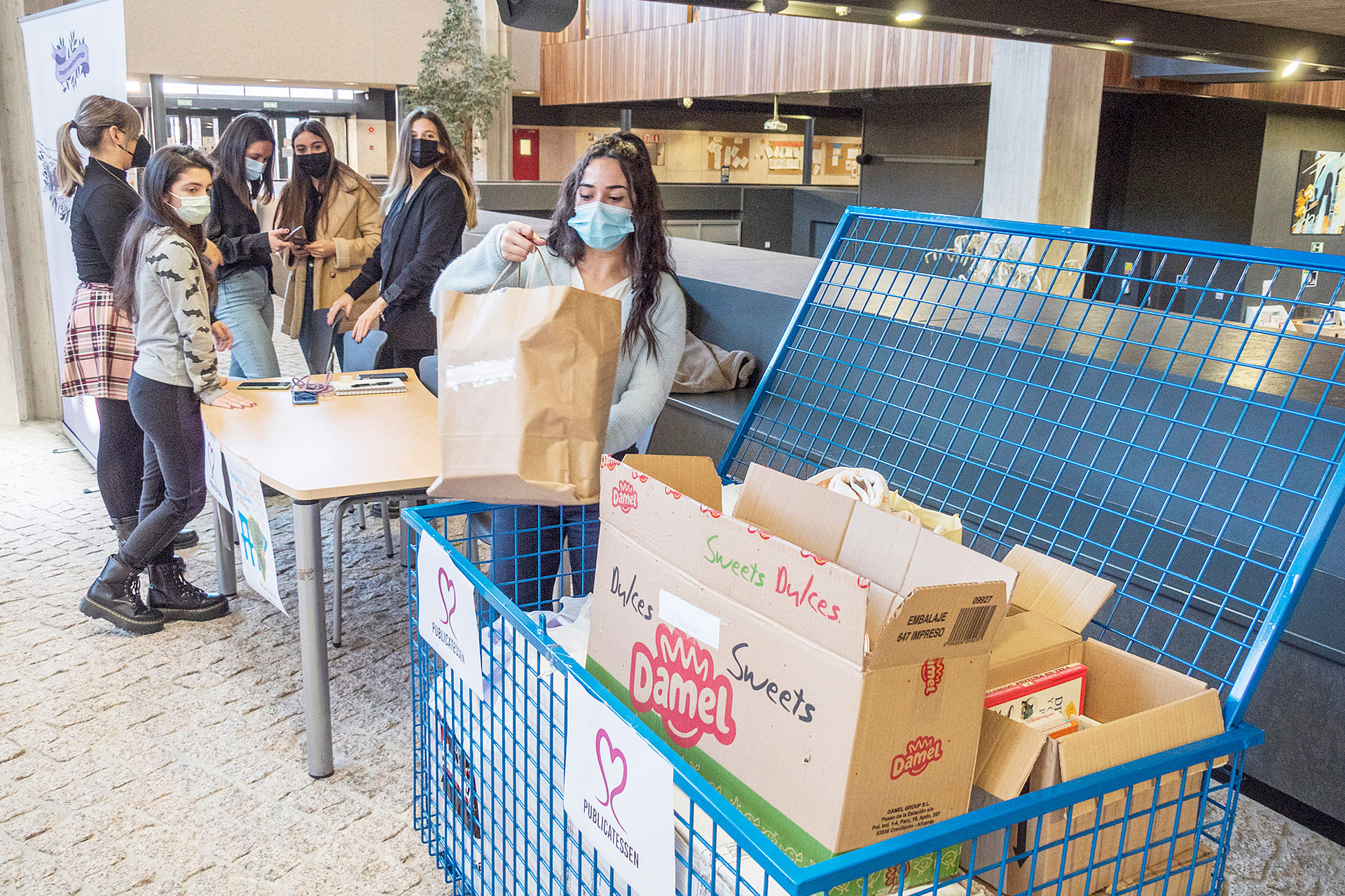 UVA Recogida Material Solidario Volcan La Palma KAM2610