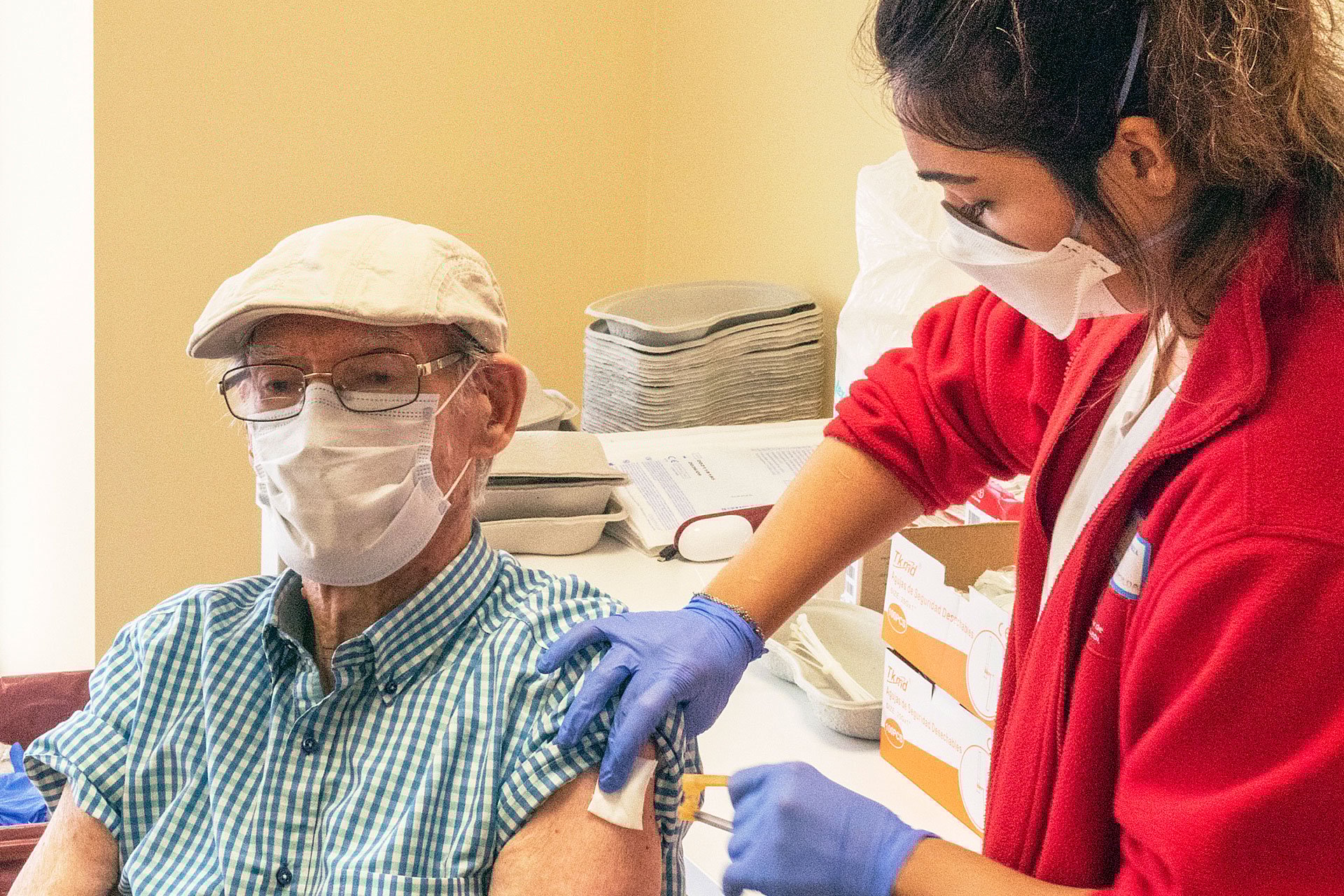 Vacunacion Centro COVID Tercera Dosis KAM8740