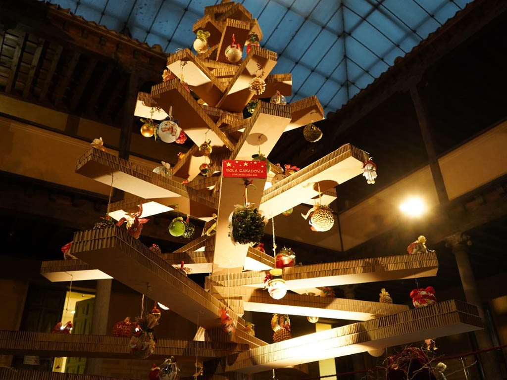 navidad arbol concurso bolas