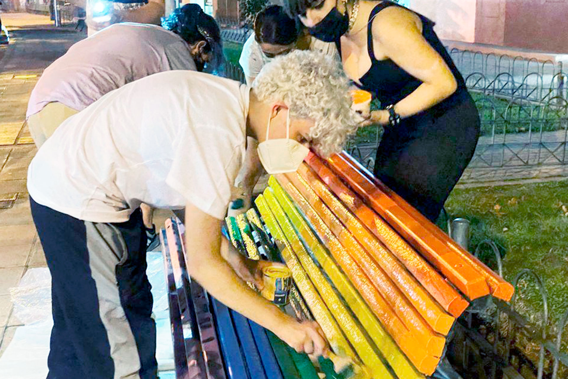 san lorenzo asociacion la parrilla pintura bancos LGTBI