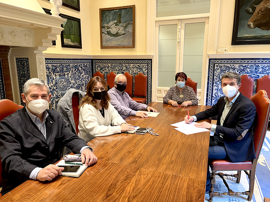 La alcaldesa recibe a la nueva directiva de la Federación provincial de asociaciones de vecinos 1 10 1 WEB 2