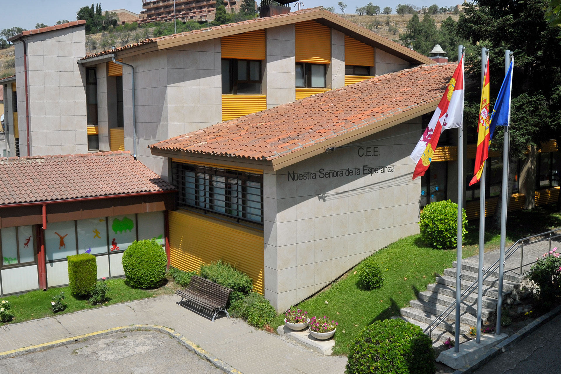 Colegio Nuestra Senora Esperanza KAM9957