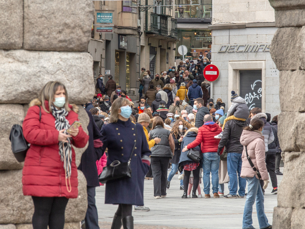 En las horas centrales del dia era evidente la masiva presencia de turistas en Segovia
