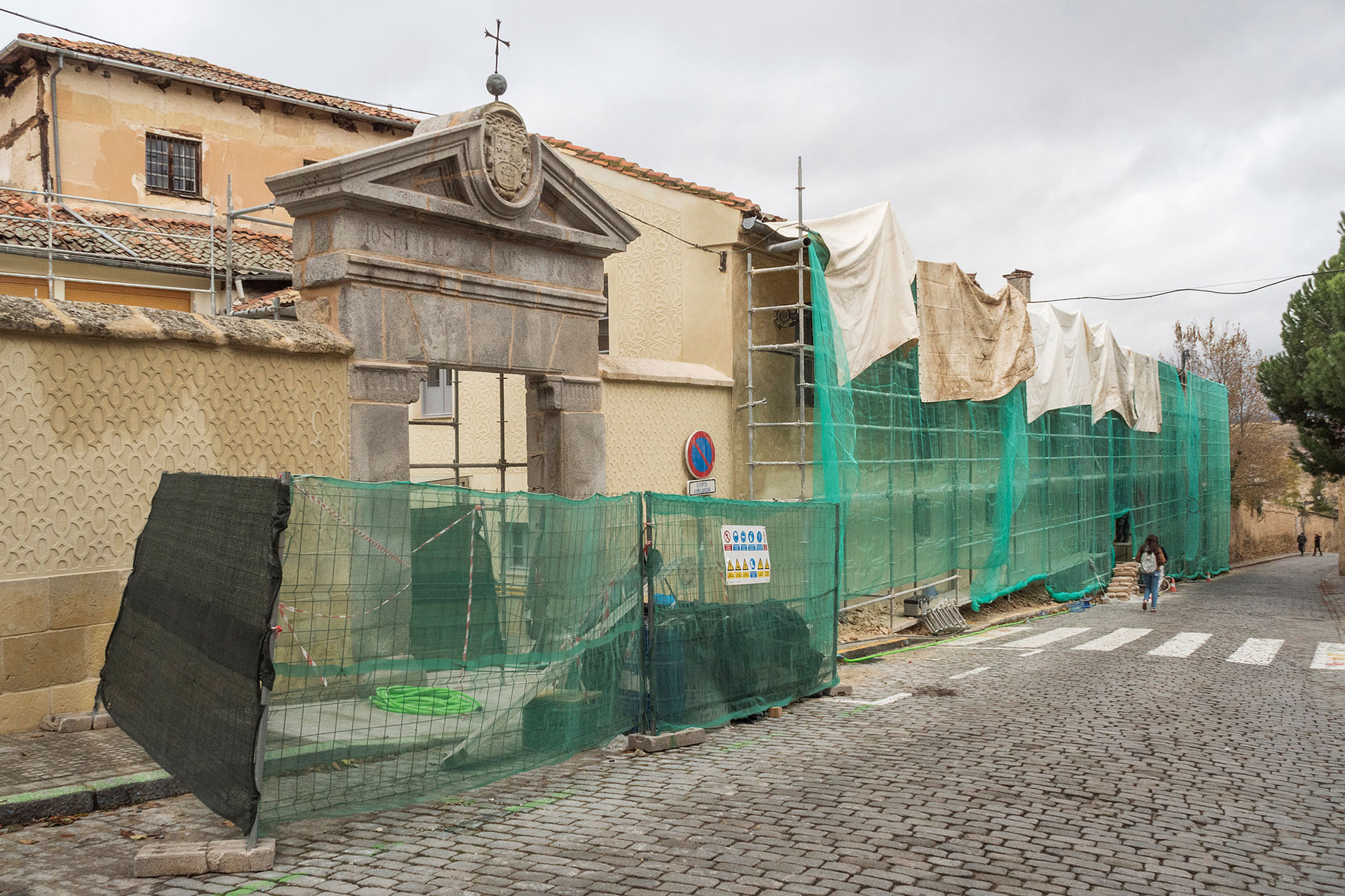 El patio en el que se sitúa la entrada de la futura unidad de radioterapia del Hospital Recoletas, ‘La Misericordia’. / KAMARERO