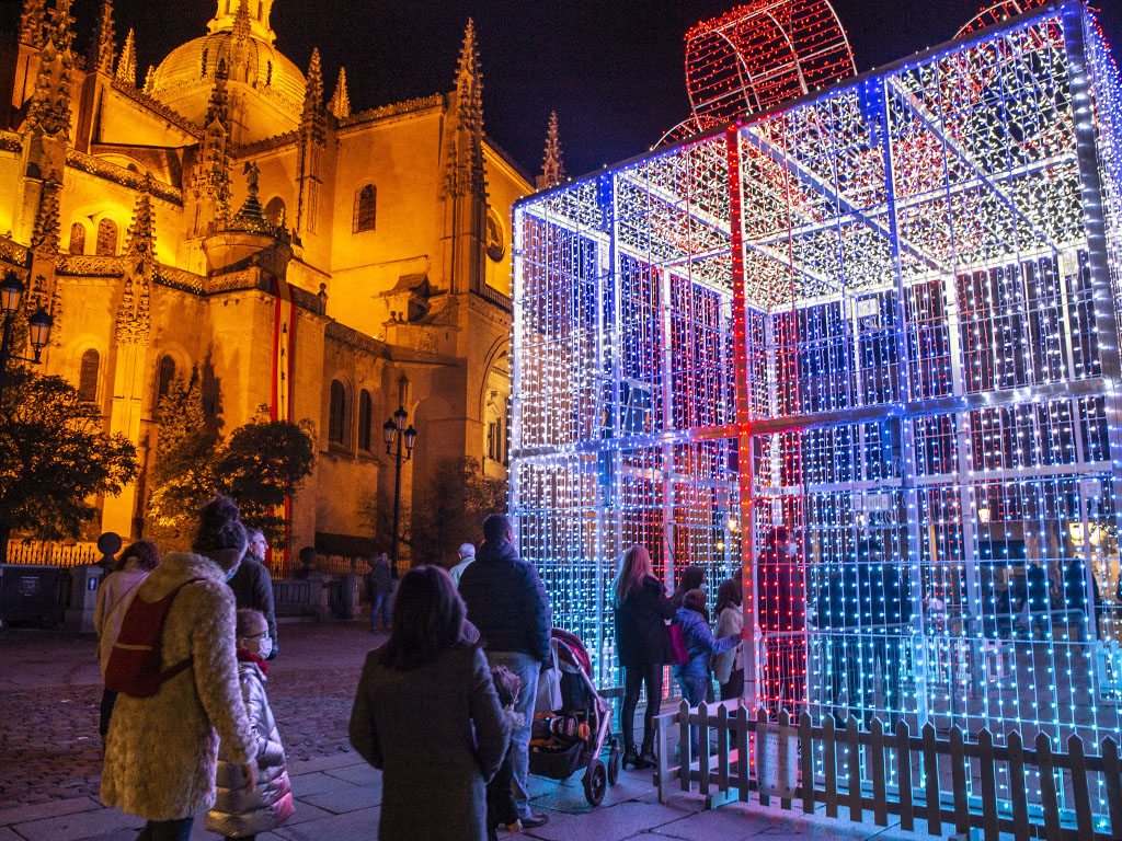 La ‘Caja Magica de la Plaza Mayor ofrece una divertida alternativa para disfrutar de la iluminacion