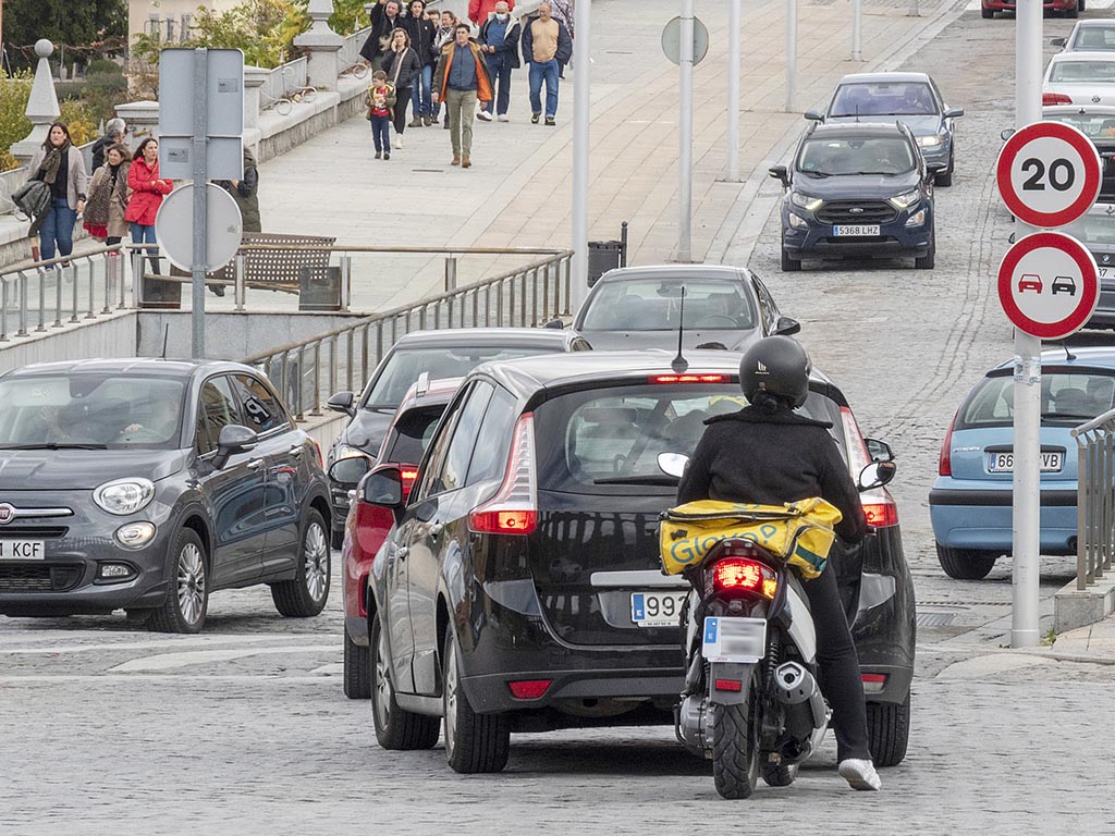 Turistas Aparcamiento Padre Claret Coches Moto