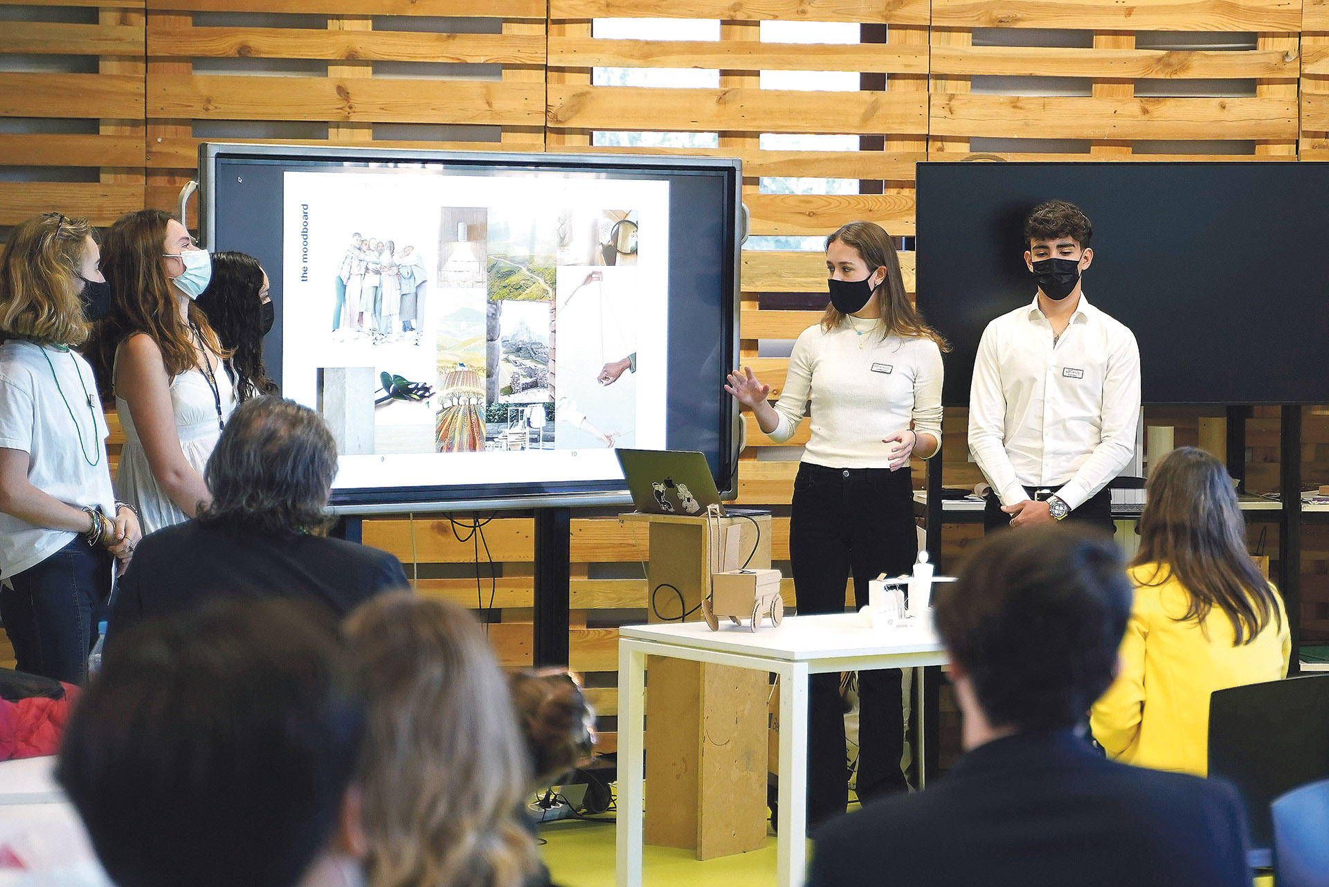 Clase de Diseño en el campus de IE University en Segovia. Roberto Arribas.