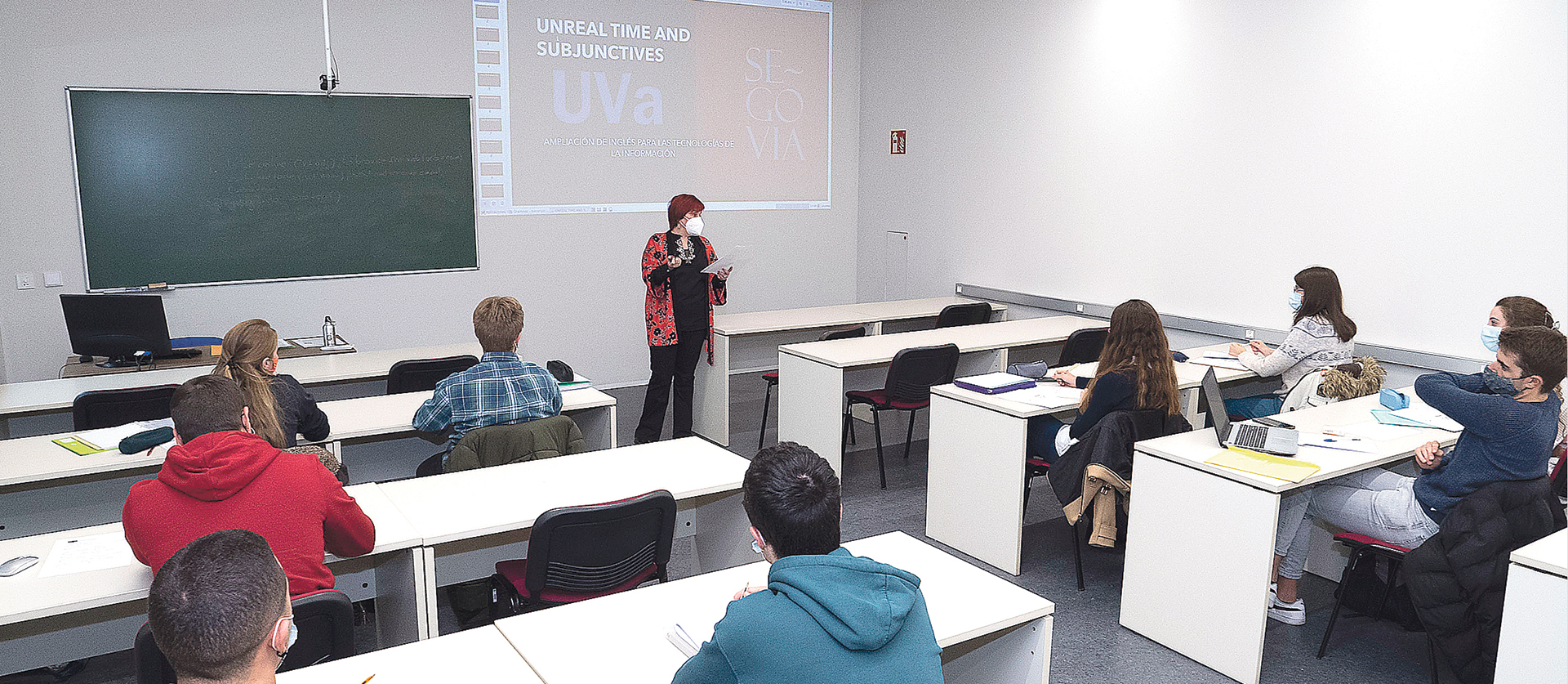 Alumnos de la Escuela de Ingeniería Informática siguiendo las clases de inglés. José Manuel Álvarez Martínez.