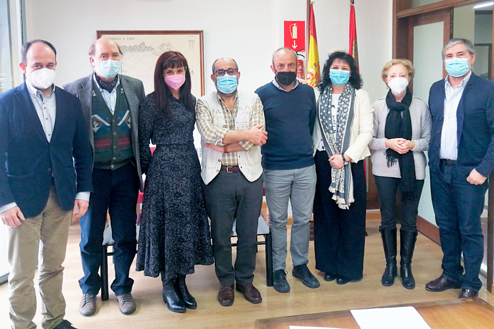 cuatro de los profesores honorificos nombrados en Segovia con los directores de sus centros416474