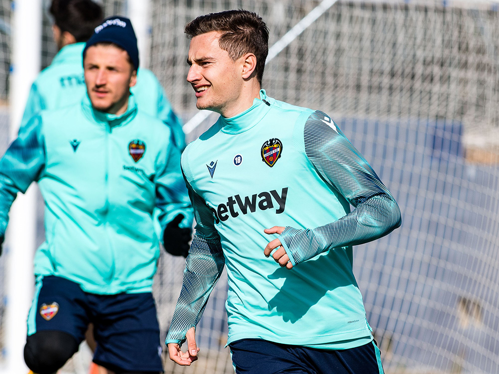 Jorge de Frutos, en un entrenamiento con el Levante./ LEVANTE UD