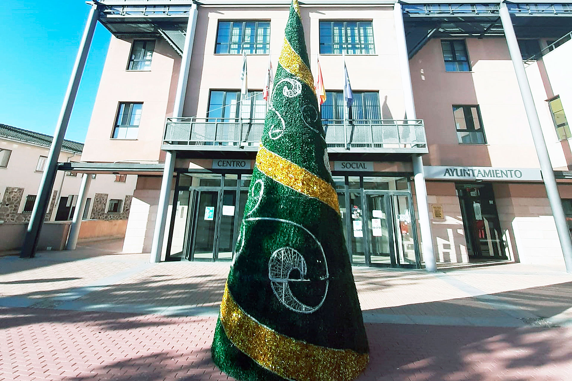 palazuelos navidad arbol fachada ayuntamiento