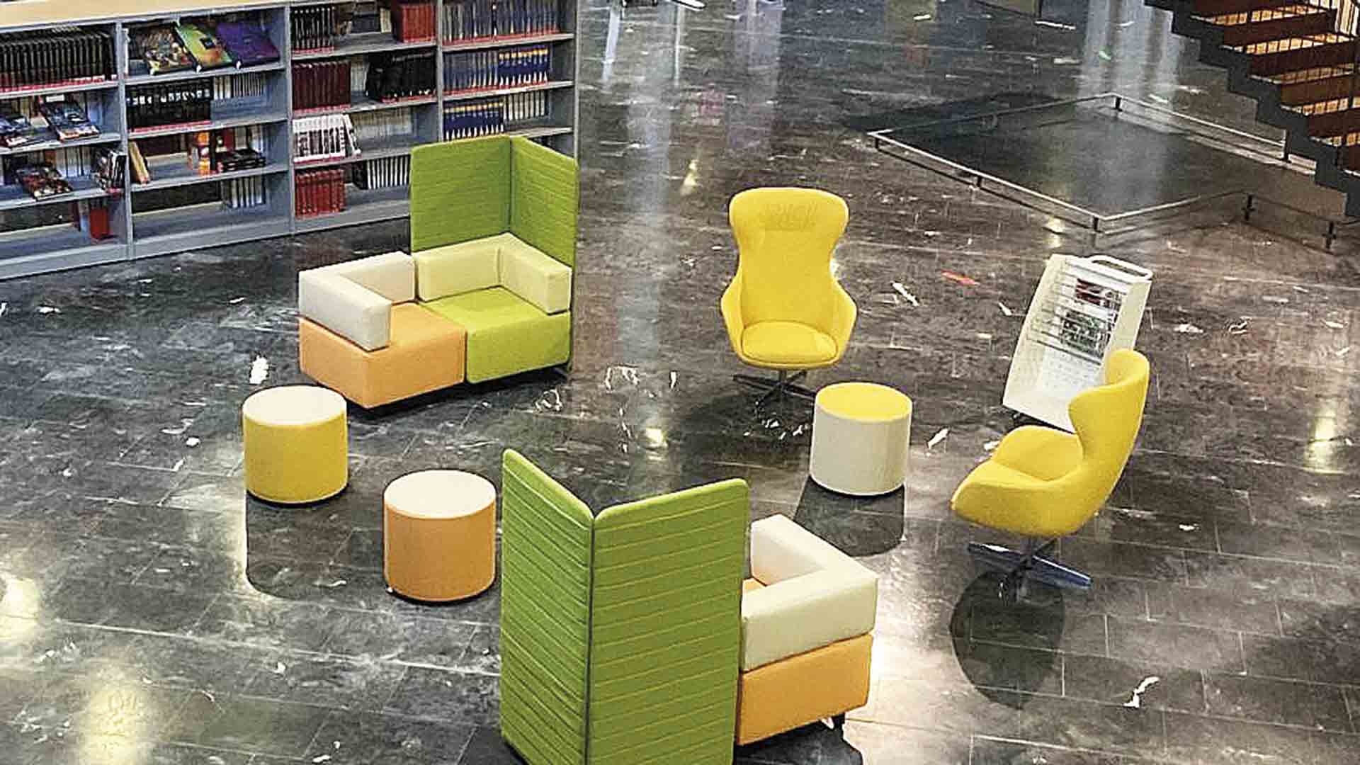 La Biblioteca del Campus 'María Zambrano' estrena un nuevo espacio 1 Zona relax. / P. Sanz