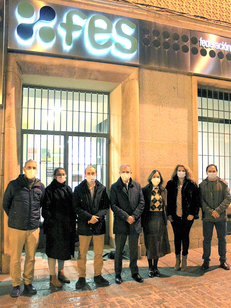Rubén Salamanca (CIT Cuéllar); Araceli Herranz (DeCalles); Roberto Manso (Comerzio José Zorrilla); Andrés Ortega y Beatriz Escudero (presidente y secretaria general de FES); Maite Muñoz (San Rafael); y Alberto García (CAS).