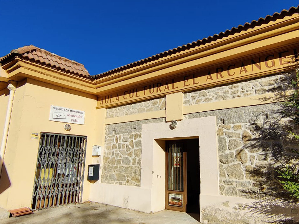 Fachada exterior del Centro Cultural ‘El Arcángel’ de San Rafael. /E.A.