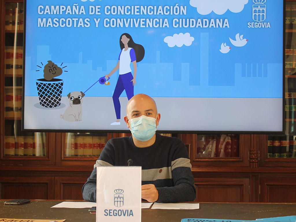 El Ayuntamiento lanza una campaña para concienciar de la recogida de excrementos 1 2022 01 14 Angel Galindo presenta la campana de concienciacion mascotas