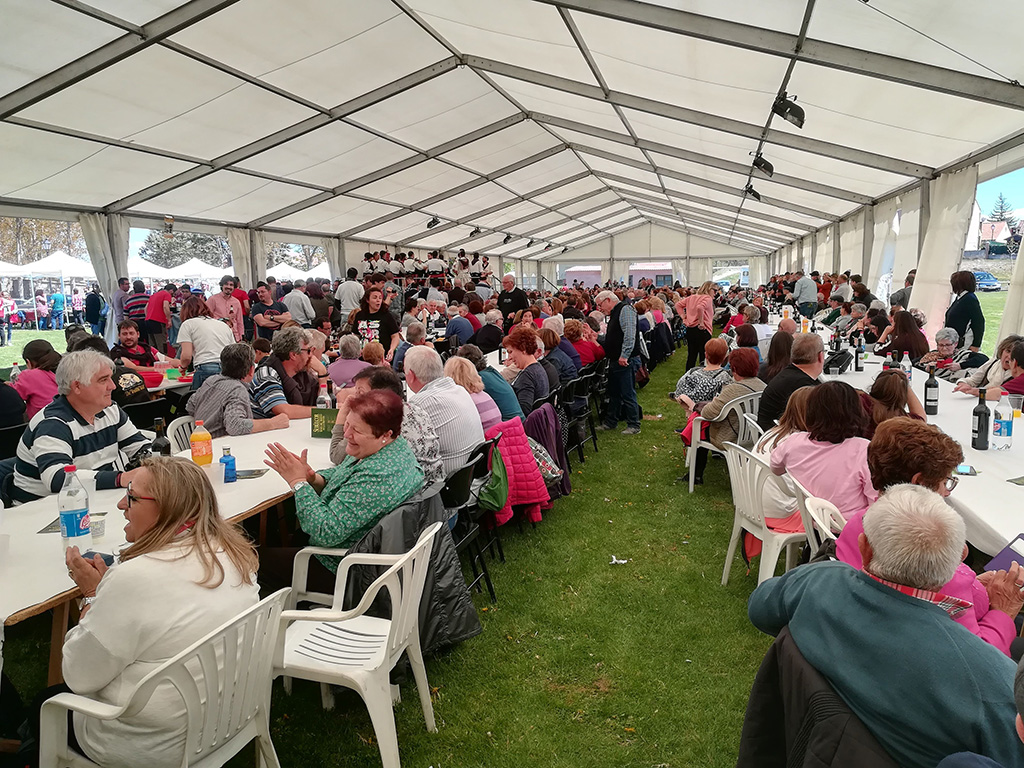 Un momento del encuentro de la 'Comunidad Viva Castilla y León' celebrado en Sebúlcor en abril de 2019 , al que asistieron más de medio millar de personas. / A. M. C.