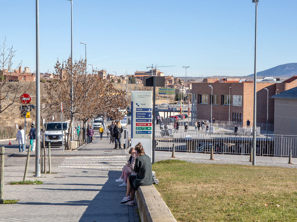 Acceso al Hospital General de Segovia. / NEREA LLORENTE