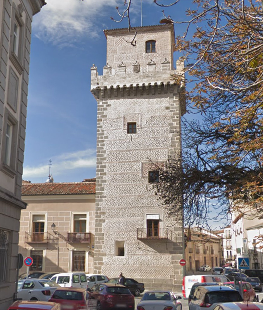 Torreón de Arias Dávila, en la plaza de los Huertos, esquina con Colón. / E. A.