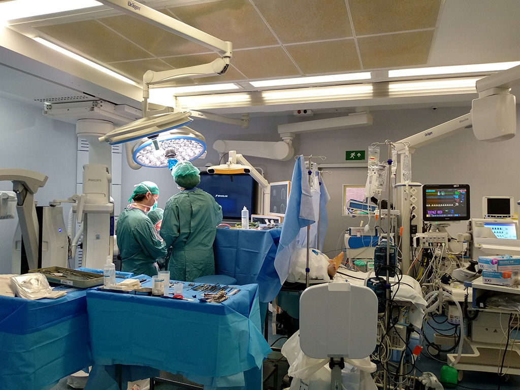Hay cerca de mil personas más esperando para ser operadas. / E.A.