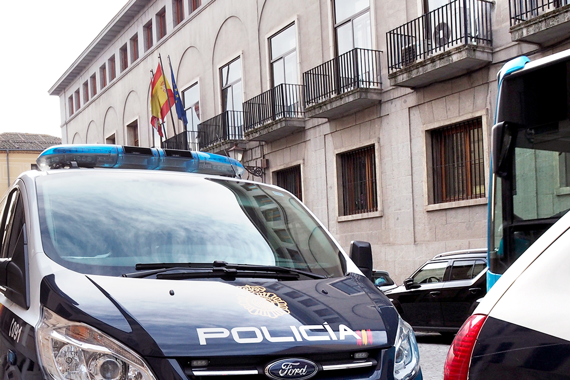 Audiencia Provincial Coches Policia Nacional KAM9939