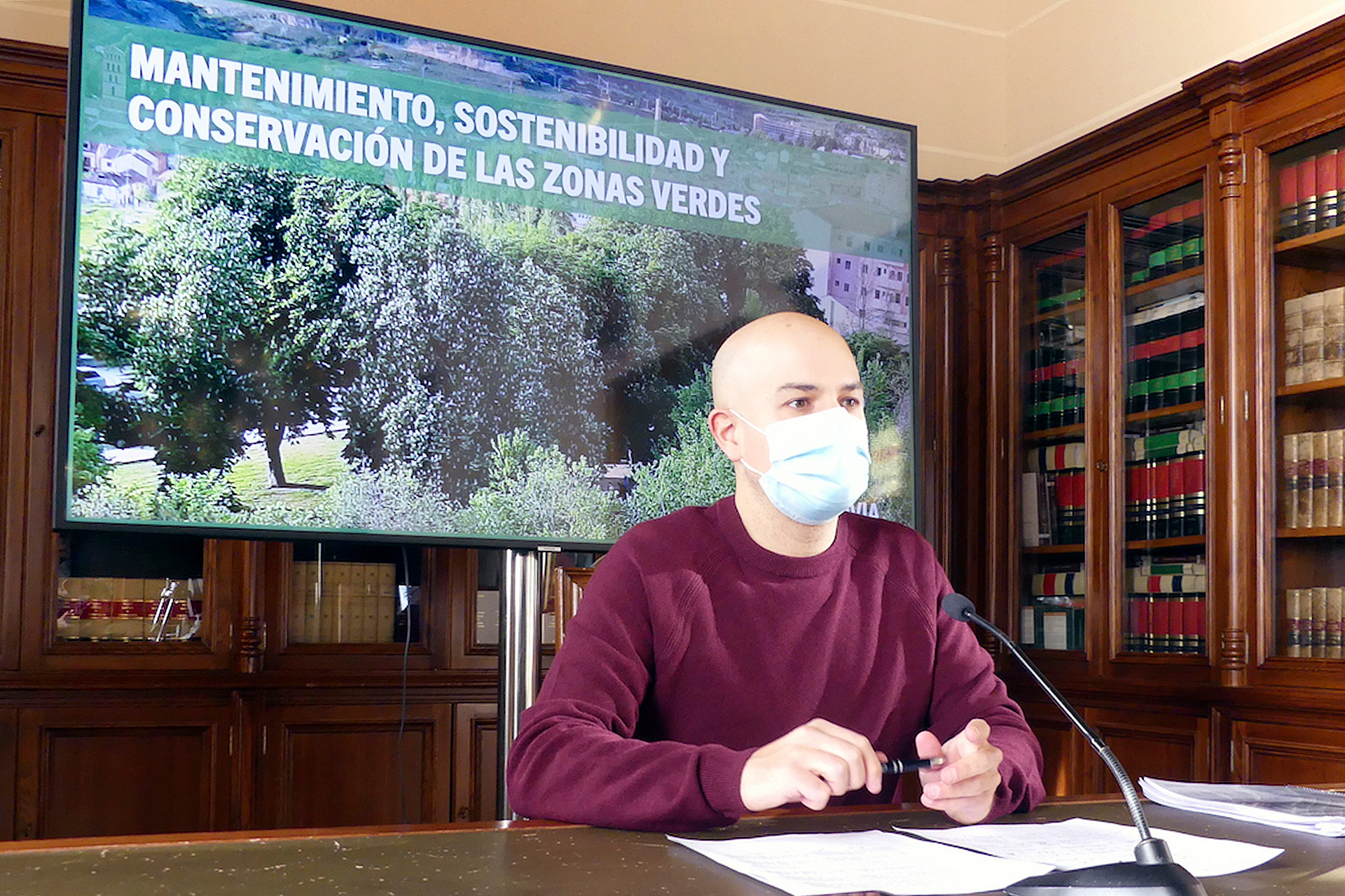 El concejal de Medio Ambiente, Ángel Galindo, presentó ayer las características del nuevo contrato. / E. A.