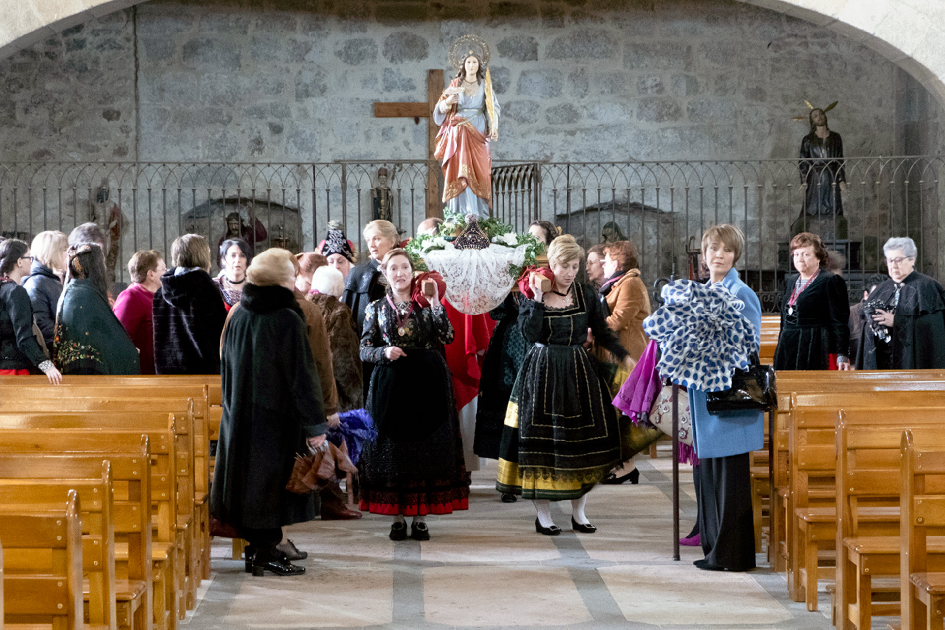 el espinar santa agueda procesion iglesia